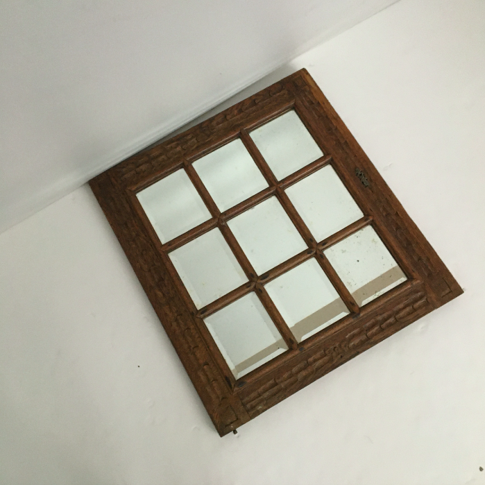 Miroir ancien à parecloses – L 62 x l 57 cm – 220€