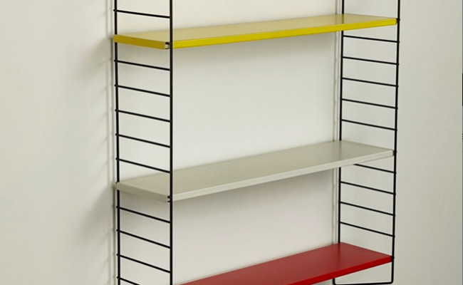 Petite étagère tomado en métal rouge jaune gris – 160 €