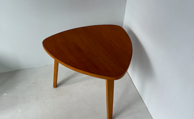 Table basse forme libre « bowwood » – D 62 x H 46 cm – 269 €