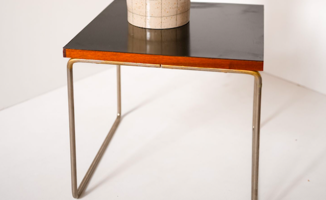 Table volante Pierre Guariche / Steiner – L39 x P39 xH 35 cm – 320 €