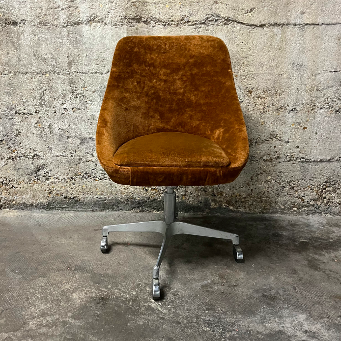 Fauteuil 1970s velours « camel » – L45 x P54 x H90(50) cm – 190 € soldé 169 €