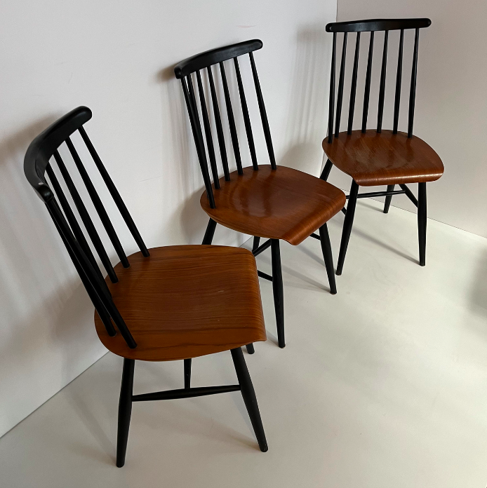 Série de 4 chaises Ilmari Tapiovaara – 150 € pièce