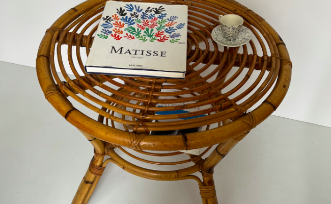Table basse ronde en rotin vintage – D 68 x H 60 cm – 260 €