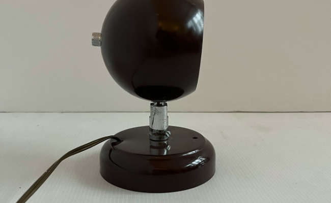 Lampe à poser ou applique Eyeball marron des années 1970 – 110 €