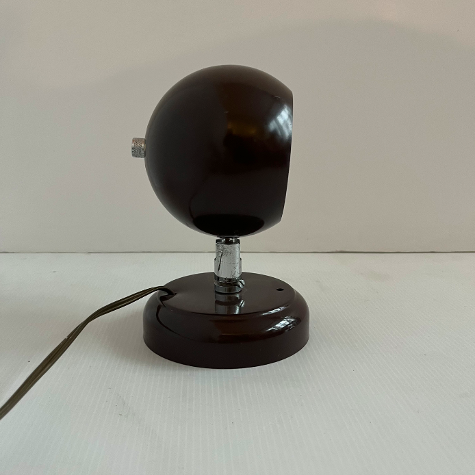 Lampe à poser ou applique Eyeball marron des années 1970 – 110 €