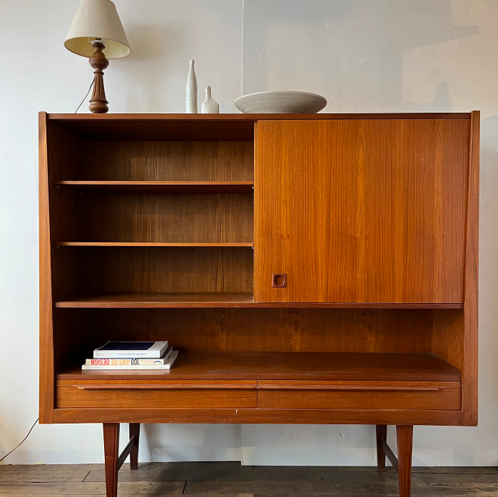 Meuble buffet haut scandinave en teck des années 1960 – L150 x P40 x H140 cm – 950 €