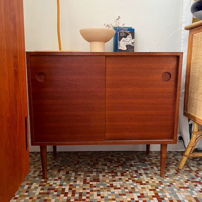 Meuble buffet portes coulissantes en teck – L90xP48xH81cm – 480 €
