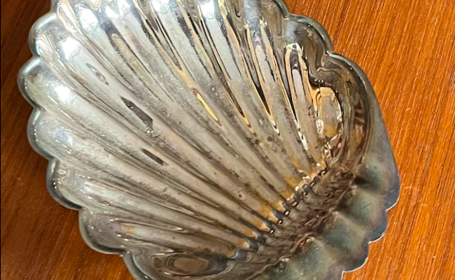 Vide-poche coquillage métal argenté – 35 €