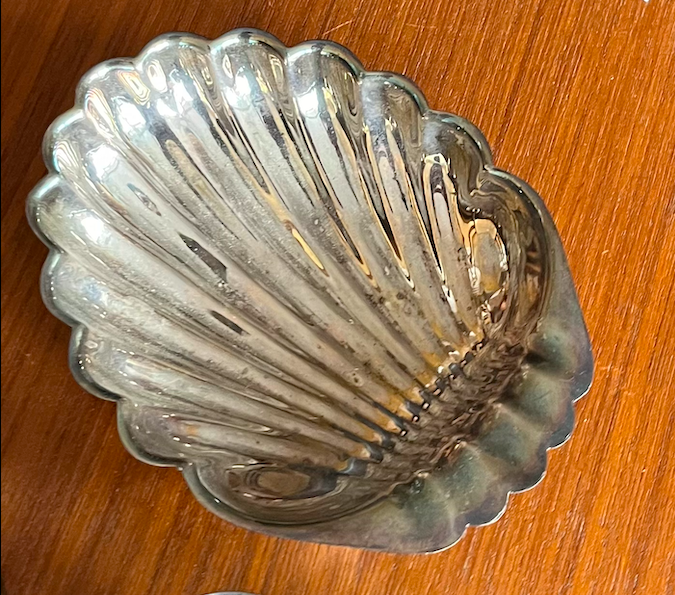 Vide-poche coquillage métal argenté – 35 €