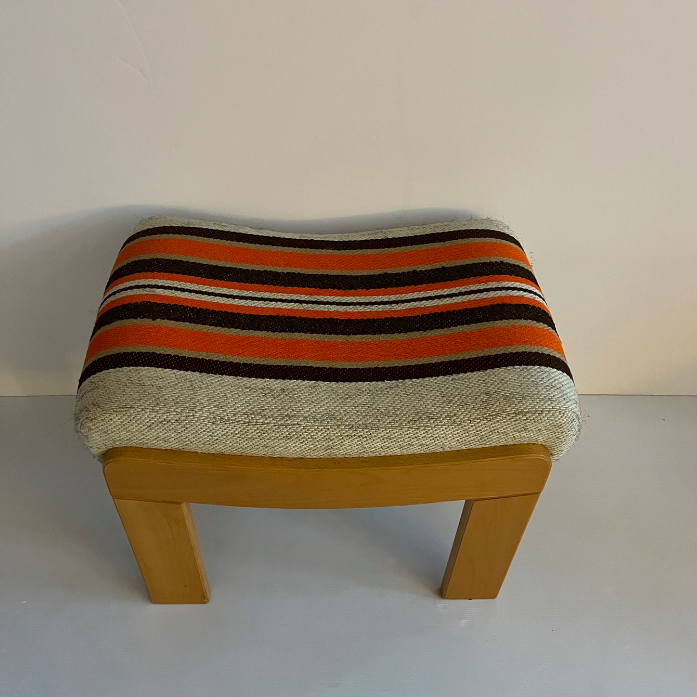 Siège repose-pieds des années 1960 – 90 €