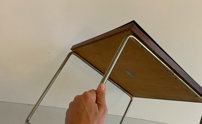 Table volante Pierre Guariche / Steiner – L39 x P39 xH 35 cm – 320 €