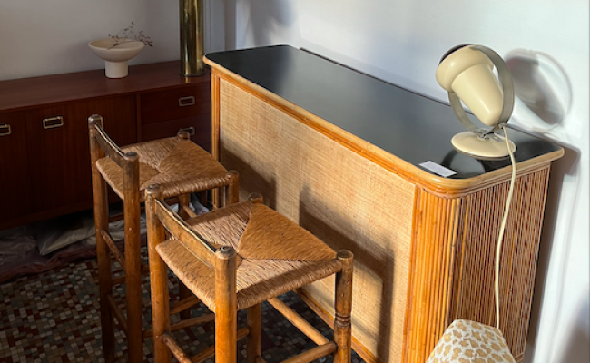 Paire de tabourets hauts bois et paille – rénovation en cours