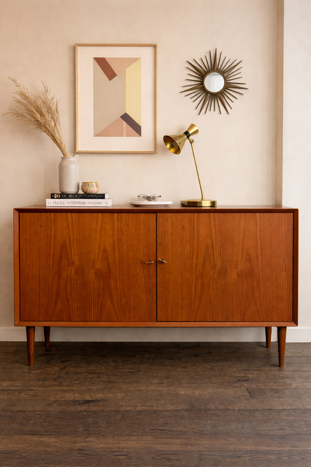 Enfilade vintage en teck – L135 x P47 x H84 cm – 900 €