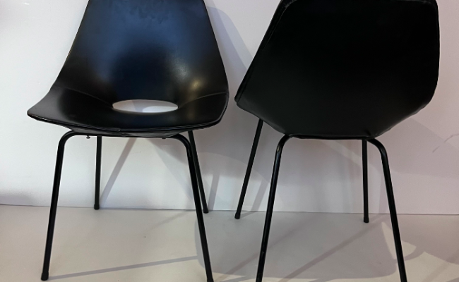 Chaise tonneau Pierre Guariche – 340€ pièce (4 disponibles)