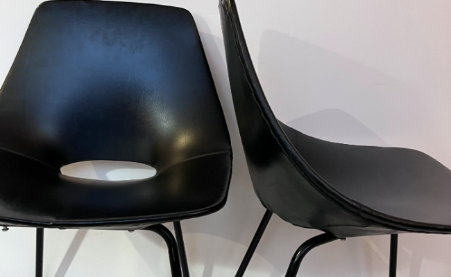 Chaises tonneau Pierre Guariche – 340€ pièce (3 disponibles)