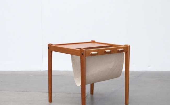 Table d’appoint danoise / porte revue – L45 x P45 x H45 – 280 €