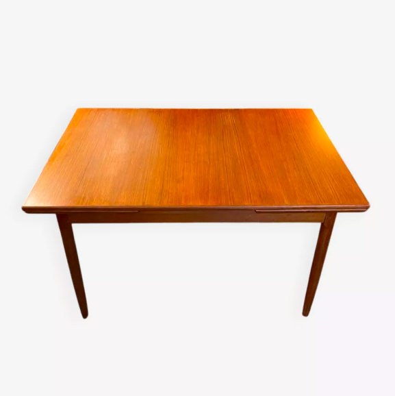 Table scandinave vintage extensible – L120 (200) x P79 x H72 cm – 789 €