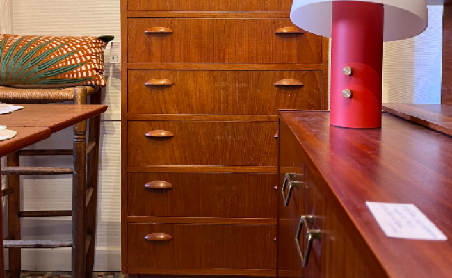 Tallboy années 1960 en teck – 750 €