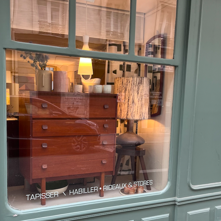 Commode 4 tiroirs – L76 x P42 x H91 cm – 470 €