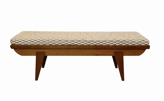 Banquette ancienne en chêne, coussin sur mesure – 580 €