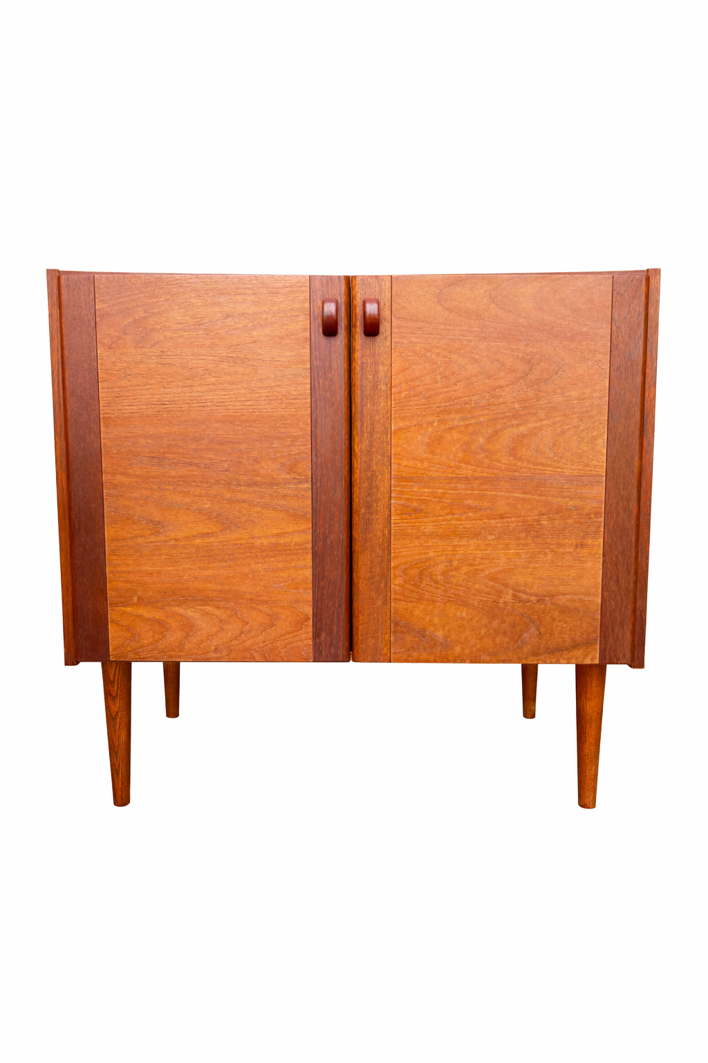 Meuble scandinave en teck ouvrant par 2 portes – 490 €