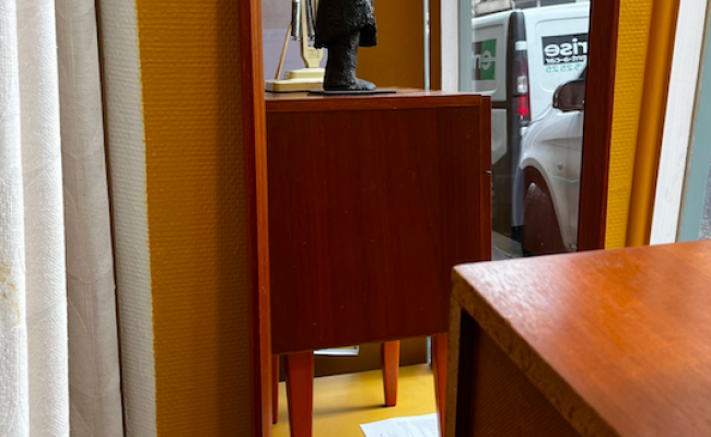 Miroir ancien bord « toit » – L36 x H90 x P3 cm – 220 €