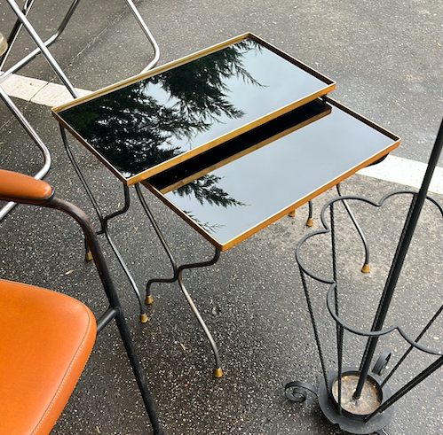 Table gigogne années 1950 – 320 € la paire