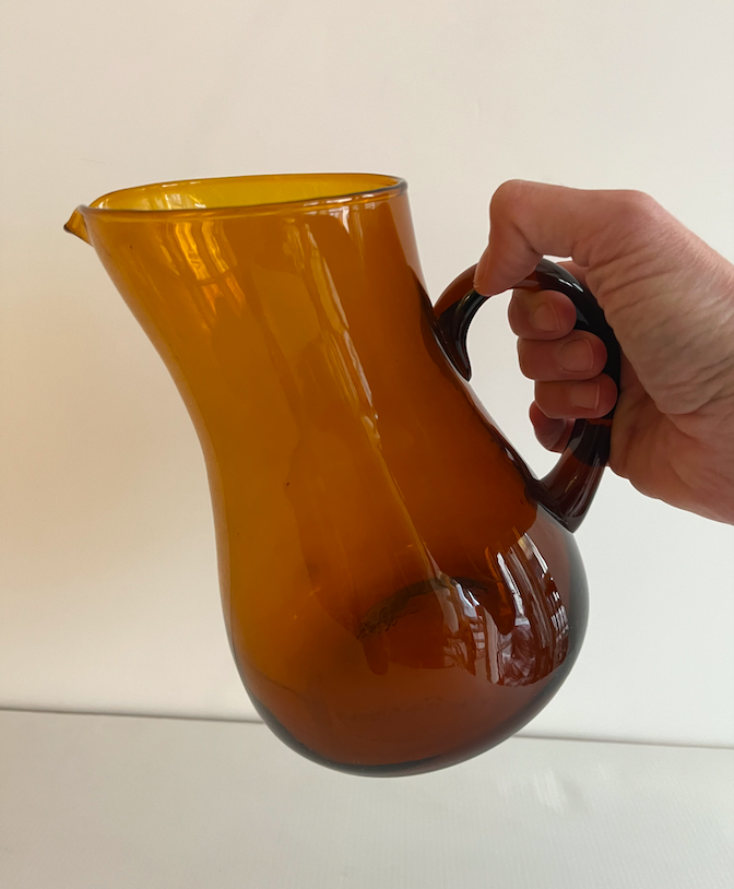 Carafe ambré vintage – 35 €