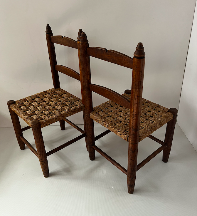 Paire des chaises enfant brutaliste bois et corde – 160 € la paire