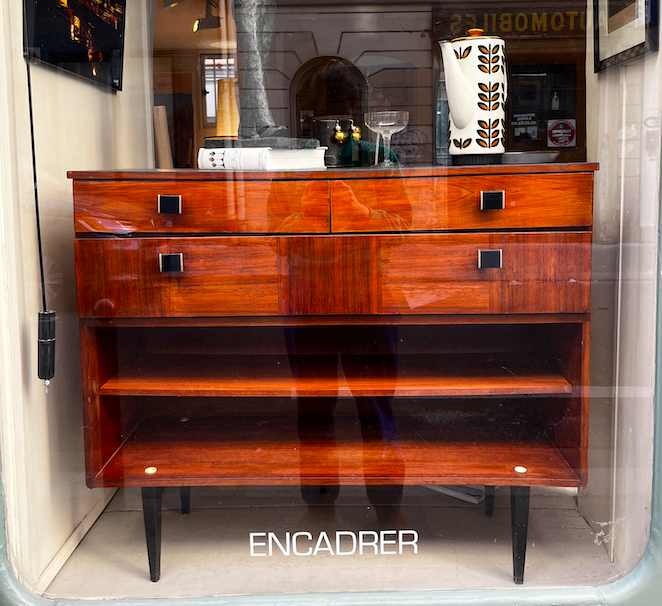 Meuble de rangement / Console Art Déco – 450 €