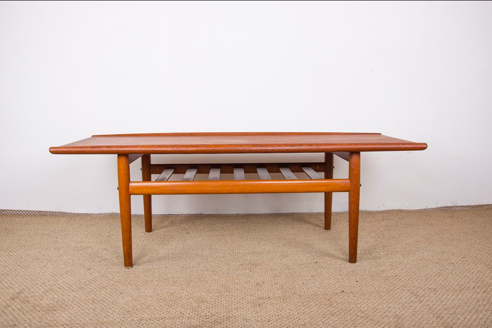 Table basse Grete Jalk 1960s – L130 x P55 x H43 cm – 780 €