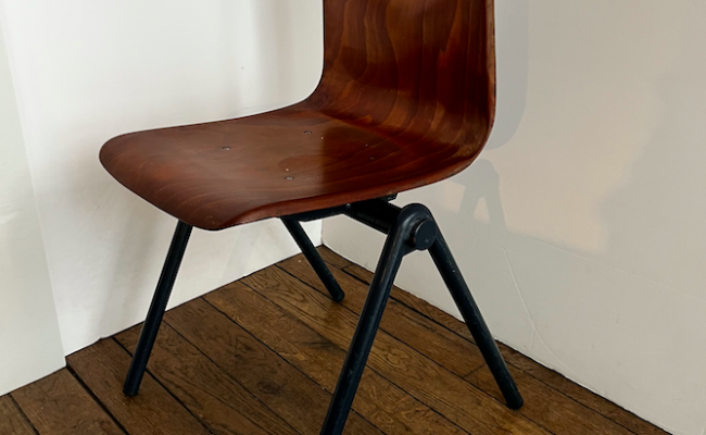 Chaise Galvanitas – 140 €