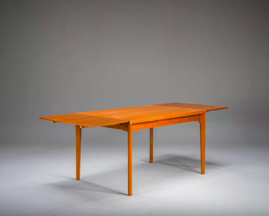 Table en teck henning Kjaernulf – 990 €