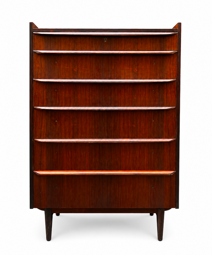 Tallboy semainier en palissandre des années 1960 – L80 x P43 x H119 cm – 850 €