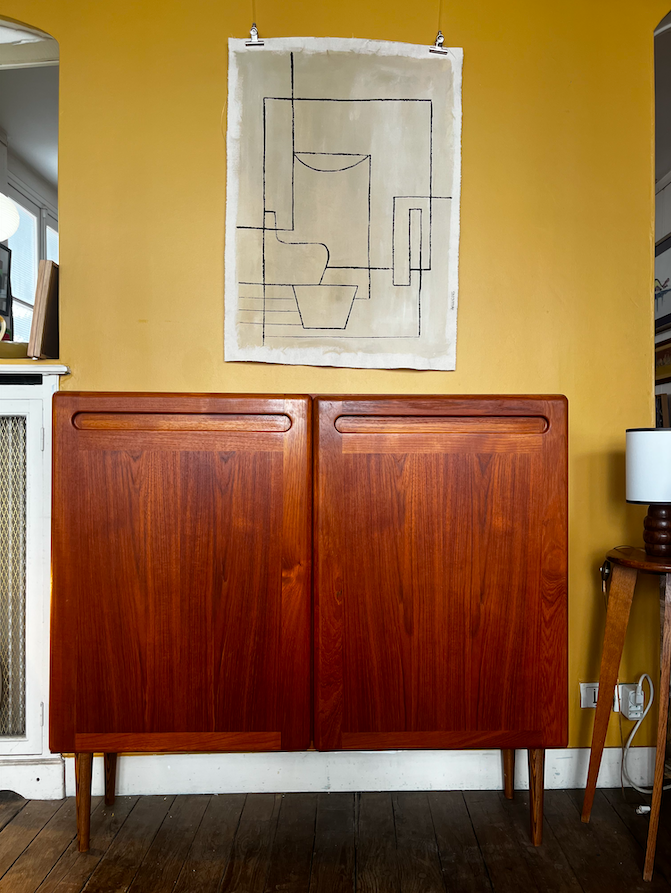 Meuble haut en teck des années 1960 – L 120 x P 33 x H 108 cm – 720 €