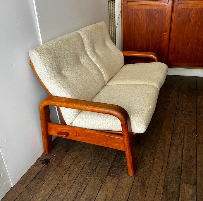 Banquette scandinave 2 places à haut dossier – 990 €