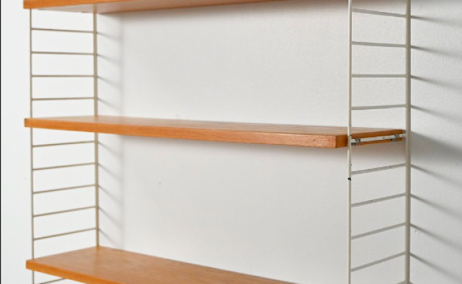 Etagère murale string vintage en pin et métal blanc – L78 x P 20 x H 76 cm – 180 € l’une (2 dispos)