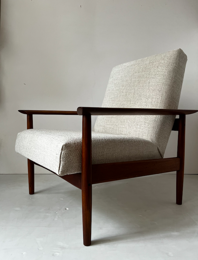 Paire de fauteuils Gérard Guermonprez – tapisserie sur mesure – réservés