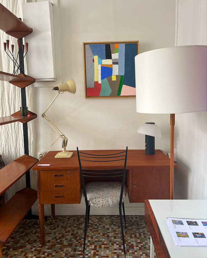 Bureau scandinave en teck – L 117 x P 55 x H 71 (69) cm – 850 €