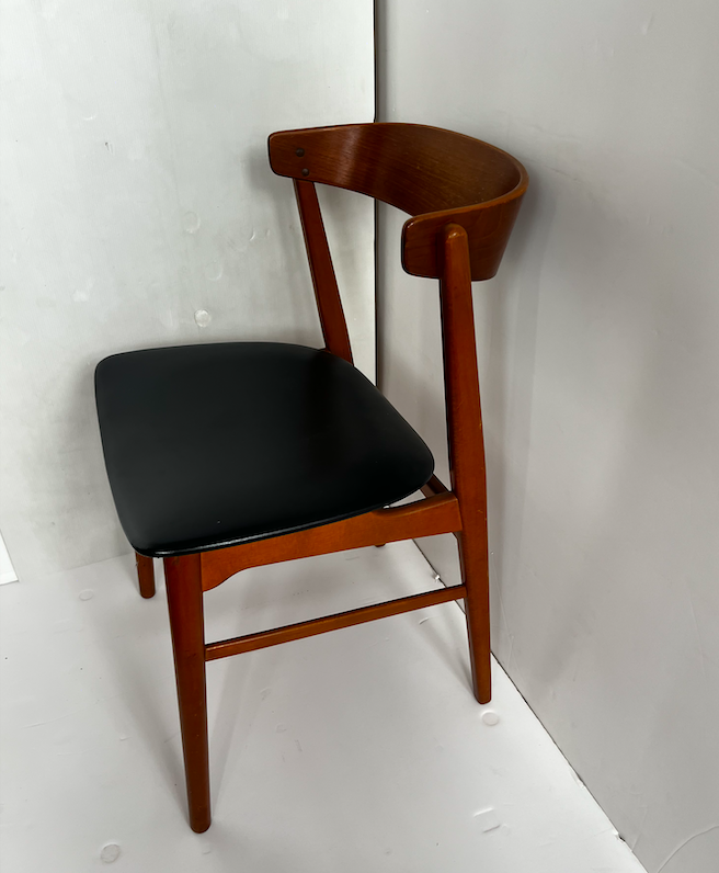 Suite de 4 chaises Farstrup modèle 206 – L 50 x P 40 x H 75 (42) cm – 1000 € les 4