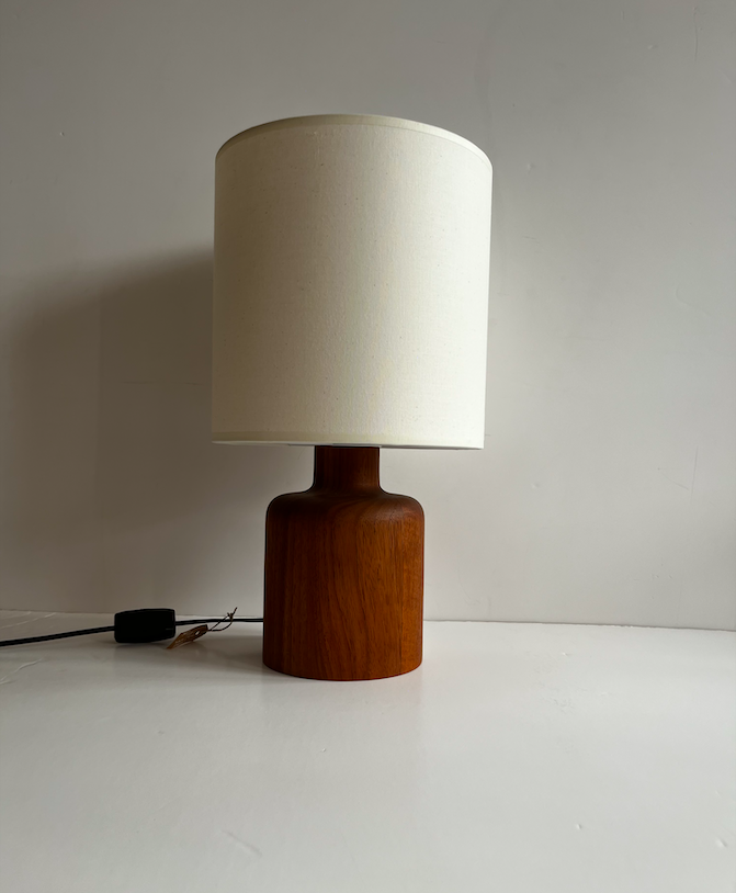 Lampe à poser teck massif Kirk, Denmark, 1960 – 480 €