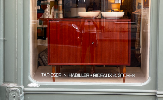 Meuble de rangement en teck – L 100 x P 32 x H 81 cm – 520 €