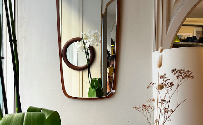 Miroir scandinave forme libre – L 35 x H 72 cm – 220 € soldé 190 €