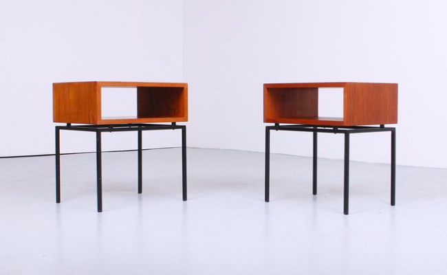 Paire de tables de chevet modernistes Kuperus « Horatio » – L 41 x P 31 x H 46 cm – 320 €