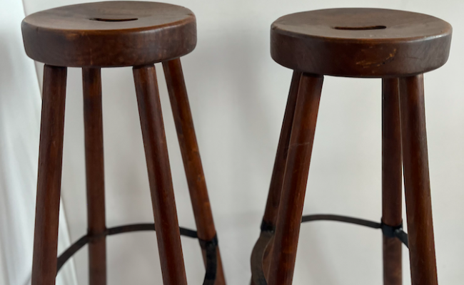 Tabourets brutaliste vendu en paire – D27 x H80 cm – 380 €