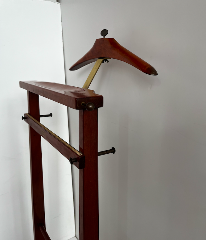 Valet vintage italien reguitti – L 44 x P 30 x H 104 cm – 150 €