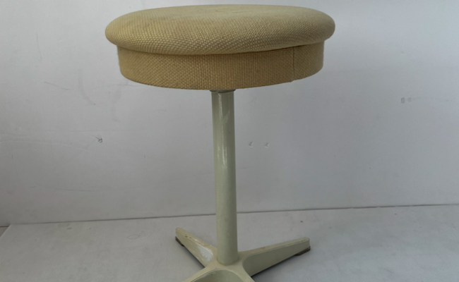 Tabouret pivotant pour Bremshey and co – 115 €