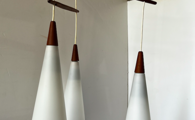 Suspension scandinave Holmegaard teck et opaline – 480 €