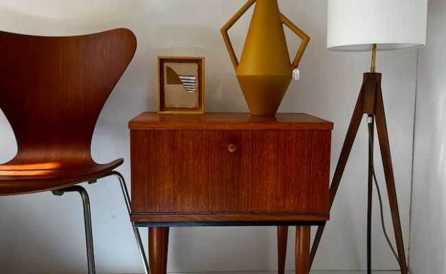 Paire de tables de chevet vintage à abattant – 340 €