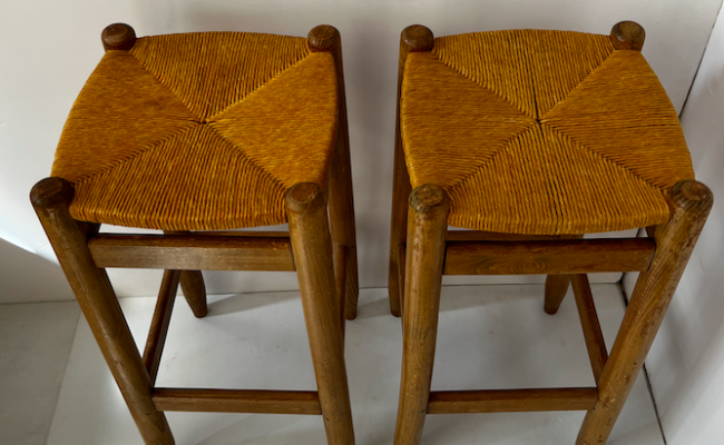 Paire de tabourets bois et paille vintage – 90 € l’un